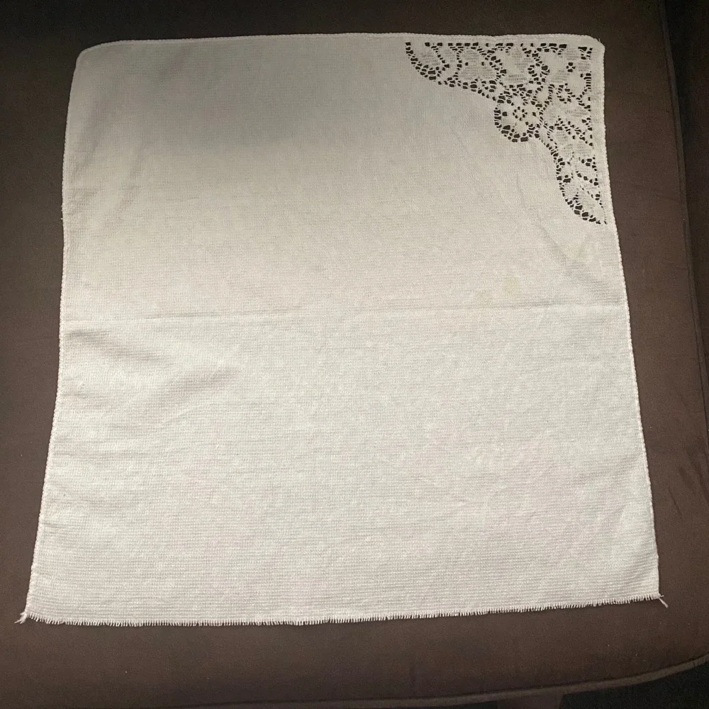 Vintage Crochet‎ Lace Corner Accent White Placemats. Measurements 16 x 14.5